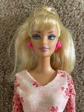Mattel 1999 Blonde Barbie Doll with Pink Earrings and Outfit